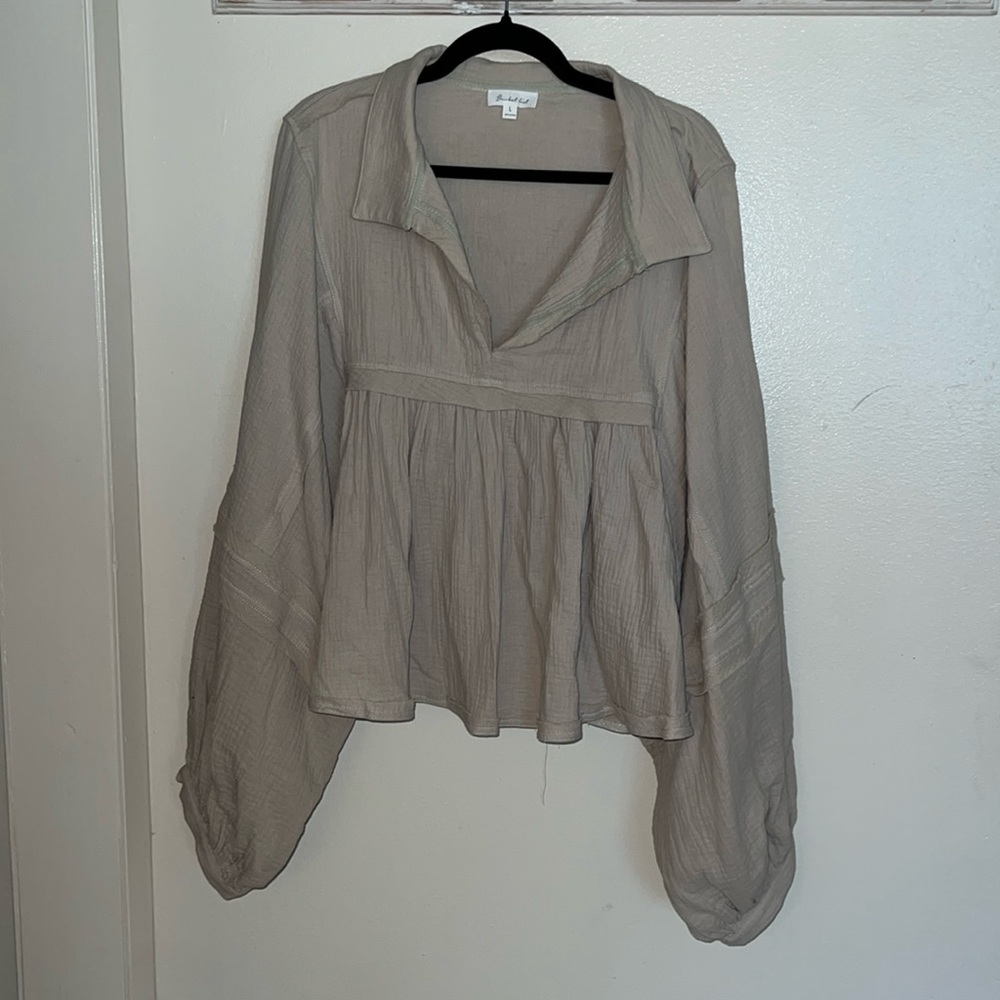 BUCKETLIST Cropped Bell Sleeve Collared Top Size L
